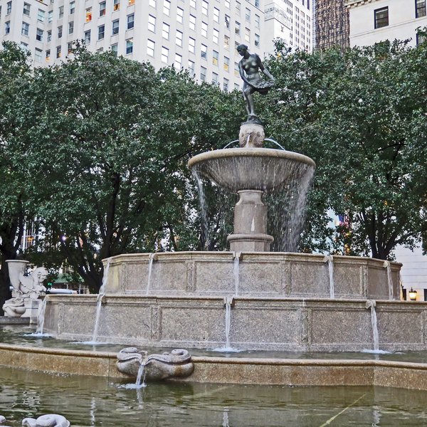 Pulitzer_Fountain_01.jpg