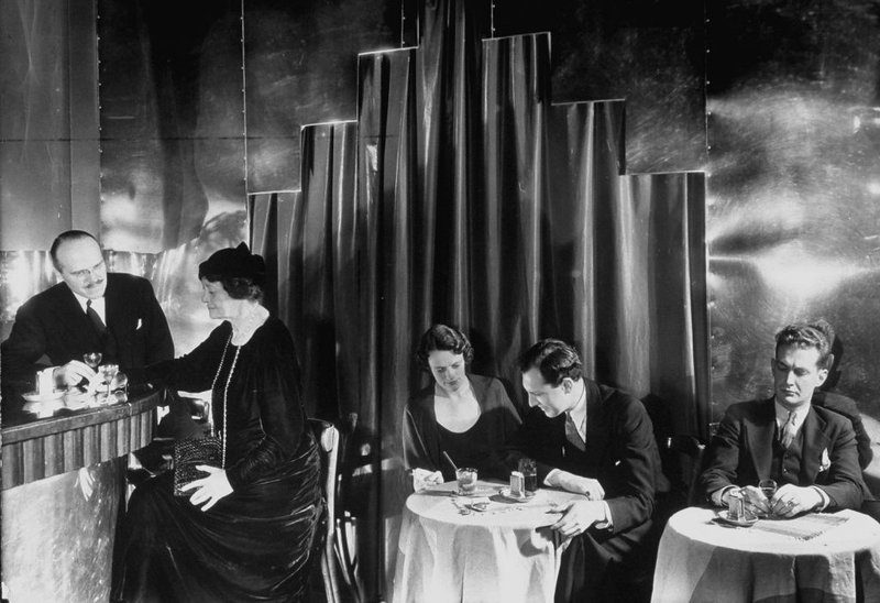 Inside a speakeasy in NYC in 1933