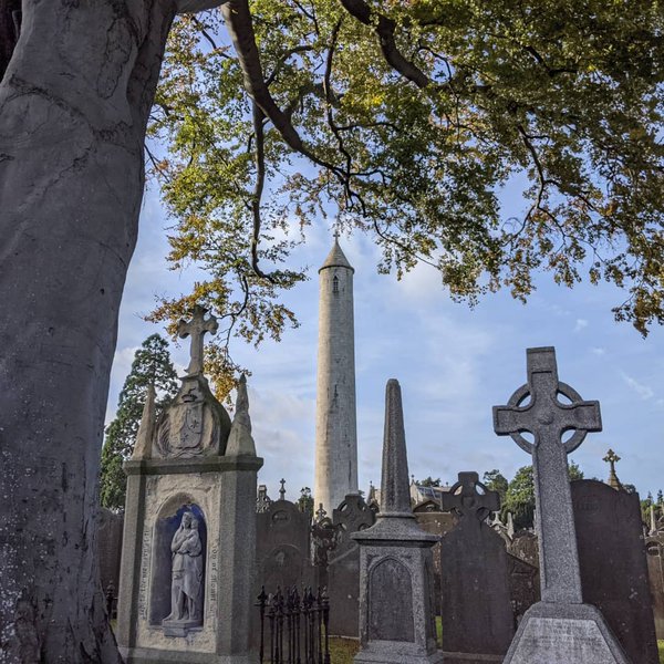 Tower at Glasnevin cemetery.jpg