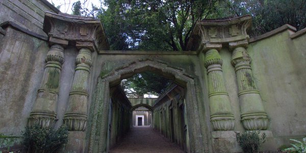 Highgate_Cemetery_4.jpg