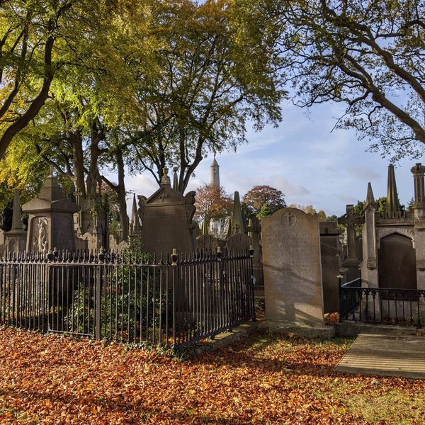 Graves at Glasnevin cemetery.jpg